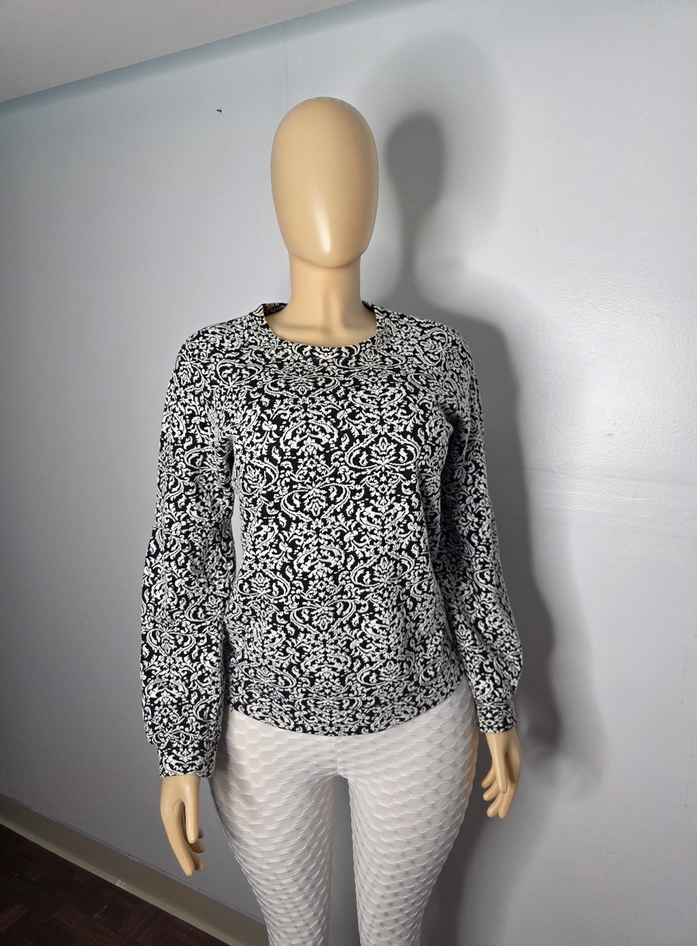 BCBGeneration Black and White Damask Print Crewneck Sweatshirt Size US/XXS